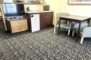 Junior Suite, 1 King Bed | 1 bedroom, desk, laptop workspace, blackout drapes