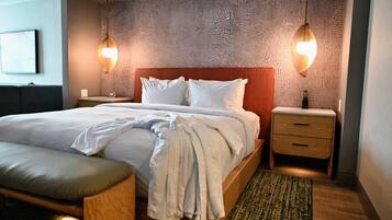 1 bedroom, desk, laptop workspace, blackout drapes