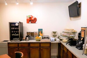 Café da manhã com pratos da culinária local grátis todos os dias