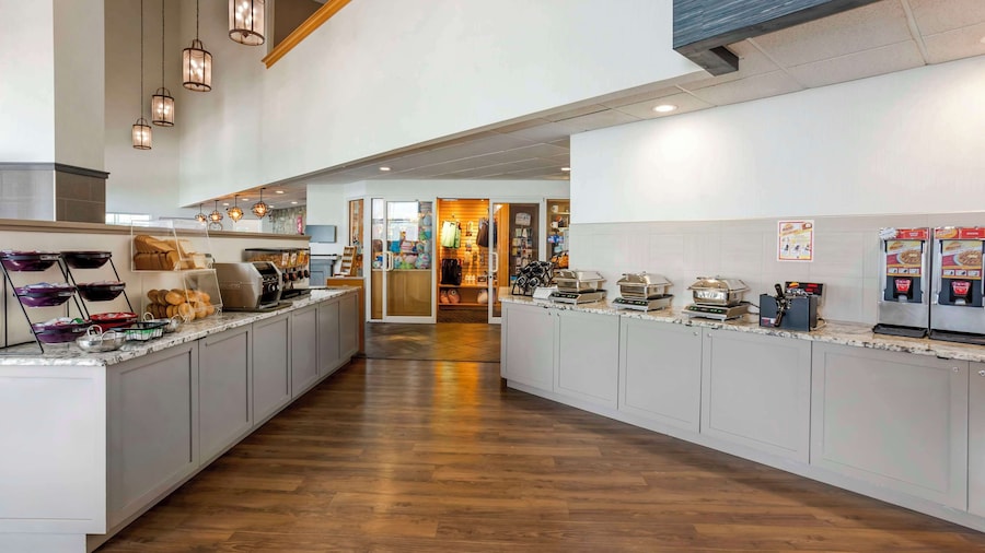 Best Western Plus Revere Inn & Suites