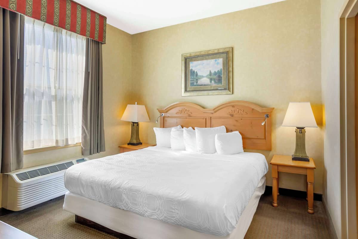 Suite, Multiple Beds, Non Smoking, Jetted Tub (Living Room) | In-room safe, blackout drapes, iron/ironing board, cribs/infant beds