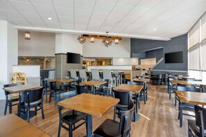 Free daily full breakfast - Best Western Plus Revere Inn & Suites (Paradise)