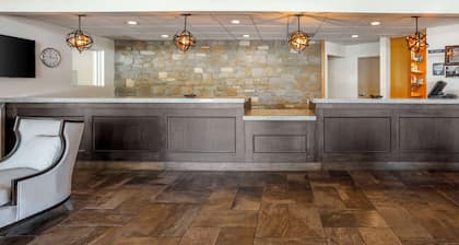 Best Western Plus Revere Inn & Suites