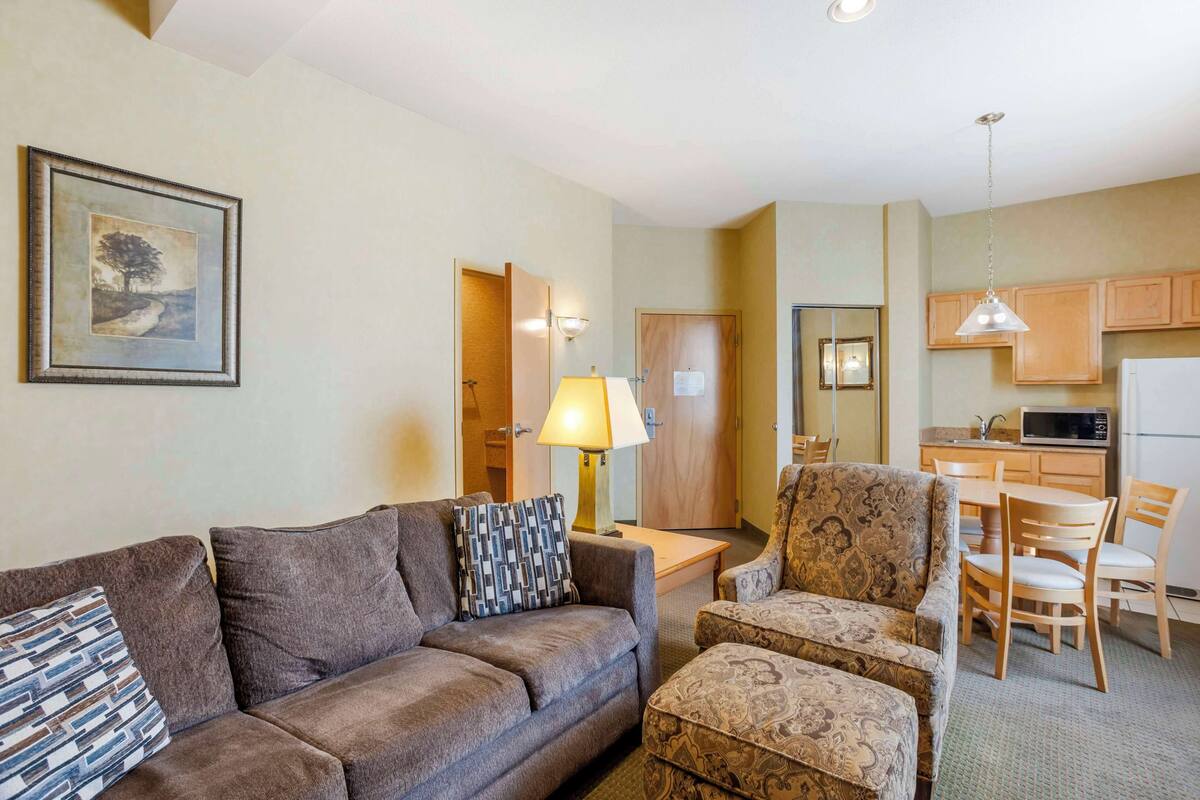 suite, multiple beds, non smoking, jetted tub (living room) | private kitchenette | fridge, coffee/tea maker