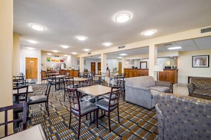 Free daily full breakfast  - Quality Inn Fredericksburg, Central Park Area (Fredericksburg)