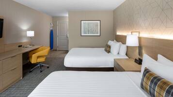 Két bảo mật tại phòng, bàn, màn/rèm cản sáng, bàn ủi/dụng cụ ủi quần áo