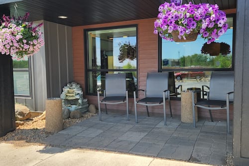 Room, Multiple Beds, Accessible, Non Smoking (Mobility/Hearing Accessible Room) | Terrace/patio