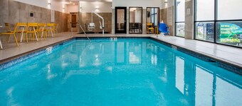 Days Inn & Suites by Wyndham Duluth by the Mall