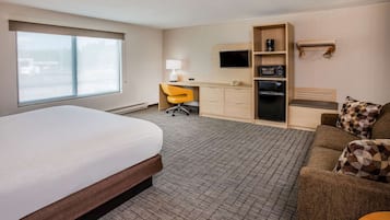 Studio Suite, 1 King Bed, Non Smoking | In-room safe, desk, blackout curtains, iron/ironing board