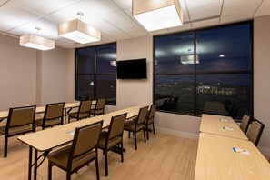 Meeting facility - Days Inn & Suites by Wyndham Duluth by the Mall (Duluth)