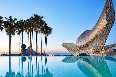 2 outdoor pools