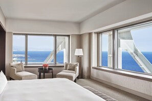 Club Suite, 2 Double Beds | 1 bedroom, premium bedding, minibar, in-room safe