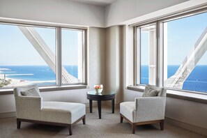 Suite, 1 King Bed, Non Smoking | Premium bedding, minibar, in-room safe, individually decorated
