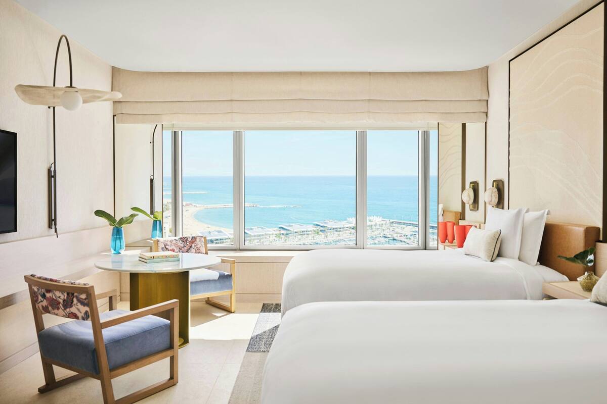 ルーム ダブルベッド 2 台 シービュー (Panorama Lateral Sea View) | 高級寝具、ミニバー、セーフティボックス (室内)、デスク