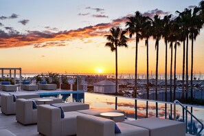 2 outdoor pools