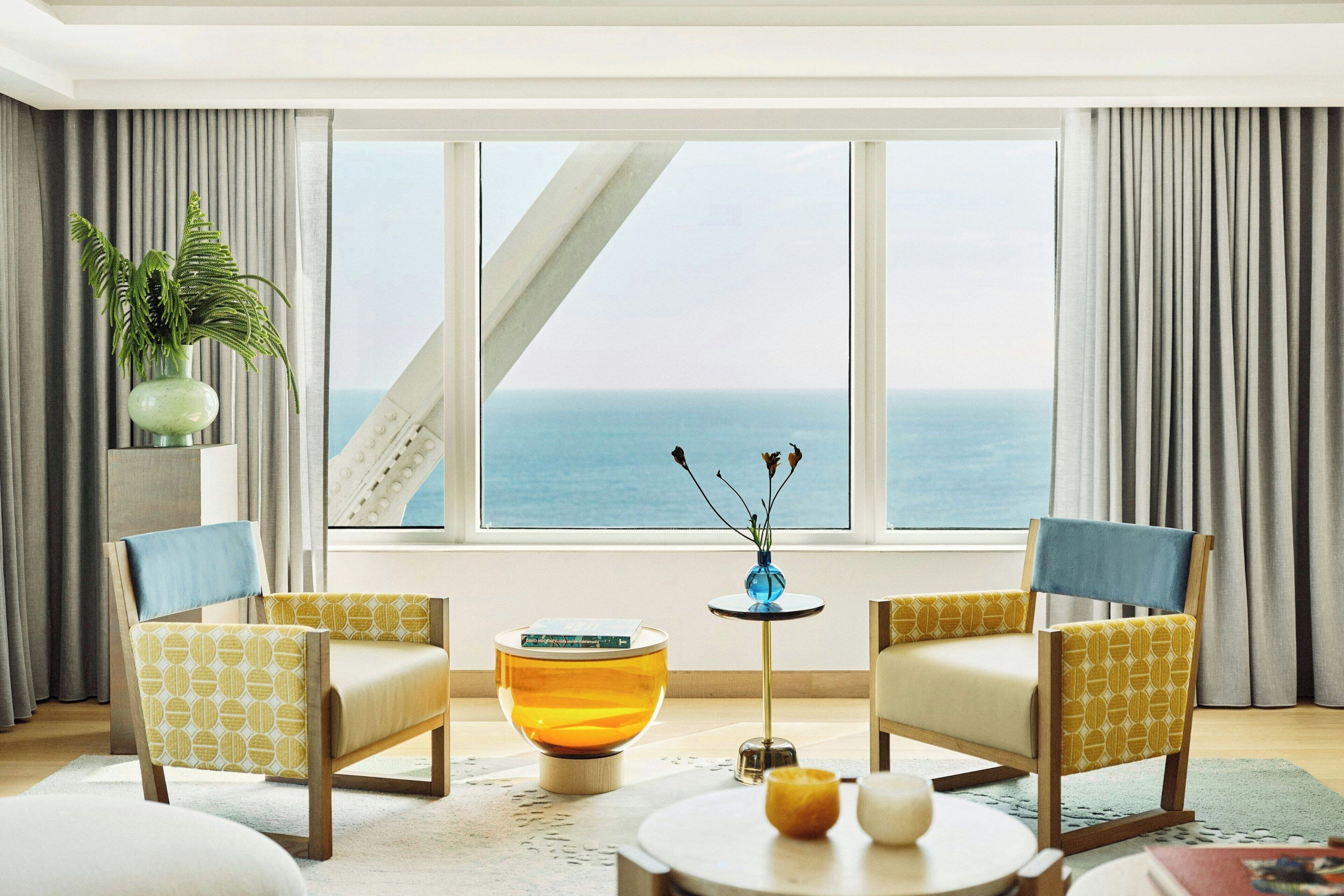 Suite Club, 1 chambre (Mediterranean,Club Level,Larger) | Salle de séjour