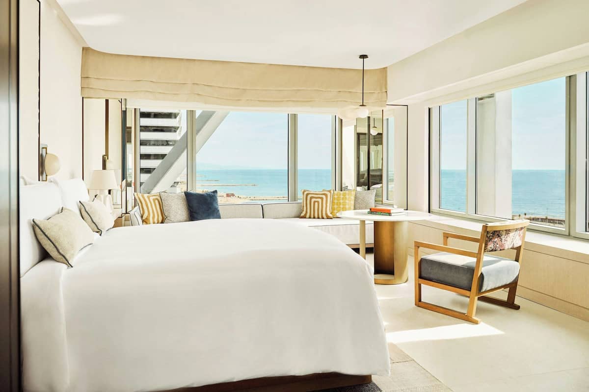 Ropa de cama de alta calidad y minibar