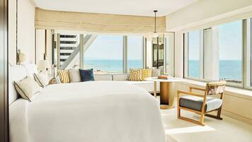 Room, 1 King Bed, Corner (Seascape)