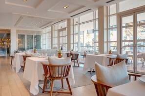 5 restaurants, lunch, dinner served; Japanese cuisine - Hotel Arts Barcelona (Barcelona)