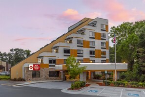 Exterior - Best Western Plus Raleigh Crabtree Valley Hotel (Raleigh)