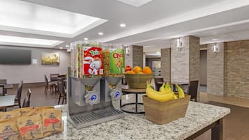 Café da manhã com buffet grátis todos os dias