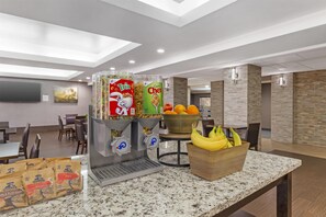 Café da manhã com buffet grátis todos os dias