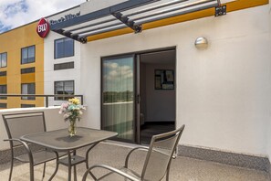 1 bedroom, premium bedding, pillow-top beds, desk