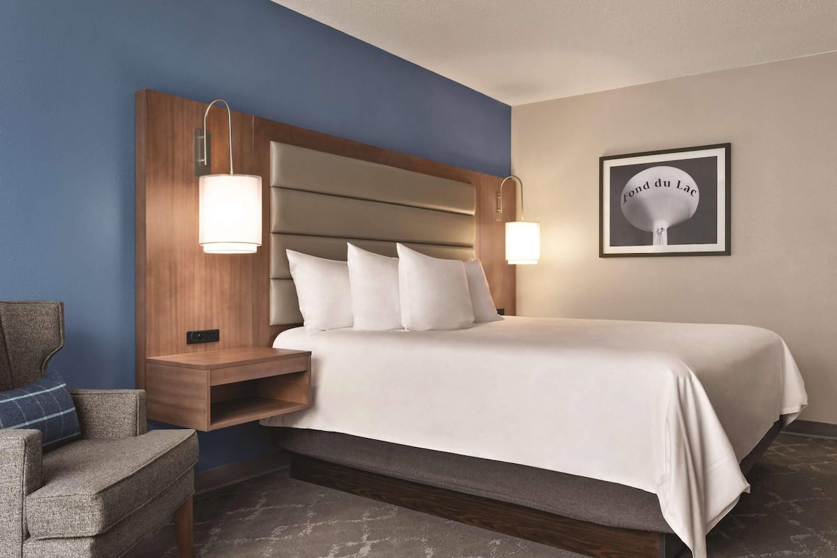 Room, 1 King Bed with Sofa bed, Non Smoking