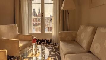 Grand Suite, Terrace | Living room | LCD TV