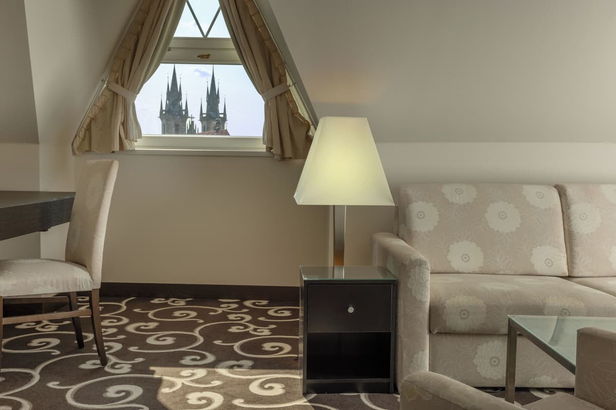 Suite Steiner | 1 bedroom, in-room safe, desk, blackout drapes
