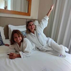 Hypo-allergenic bedding, pillowtop beds, in-room safe, desk - Wyndham Garden Hotel Austin (Austin)