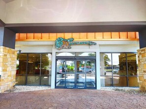 Property entrance - Wyndham Garden Hotel Austin (Austin)