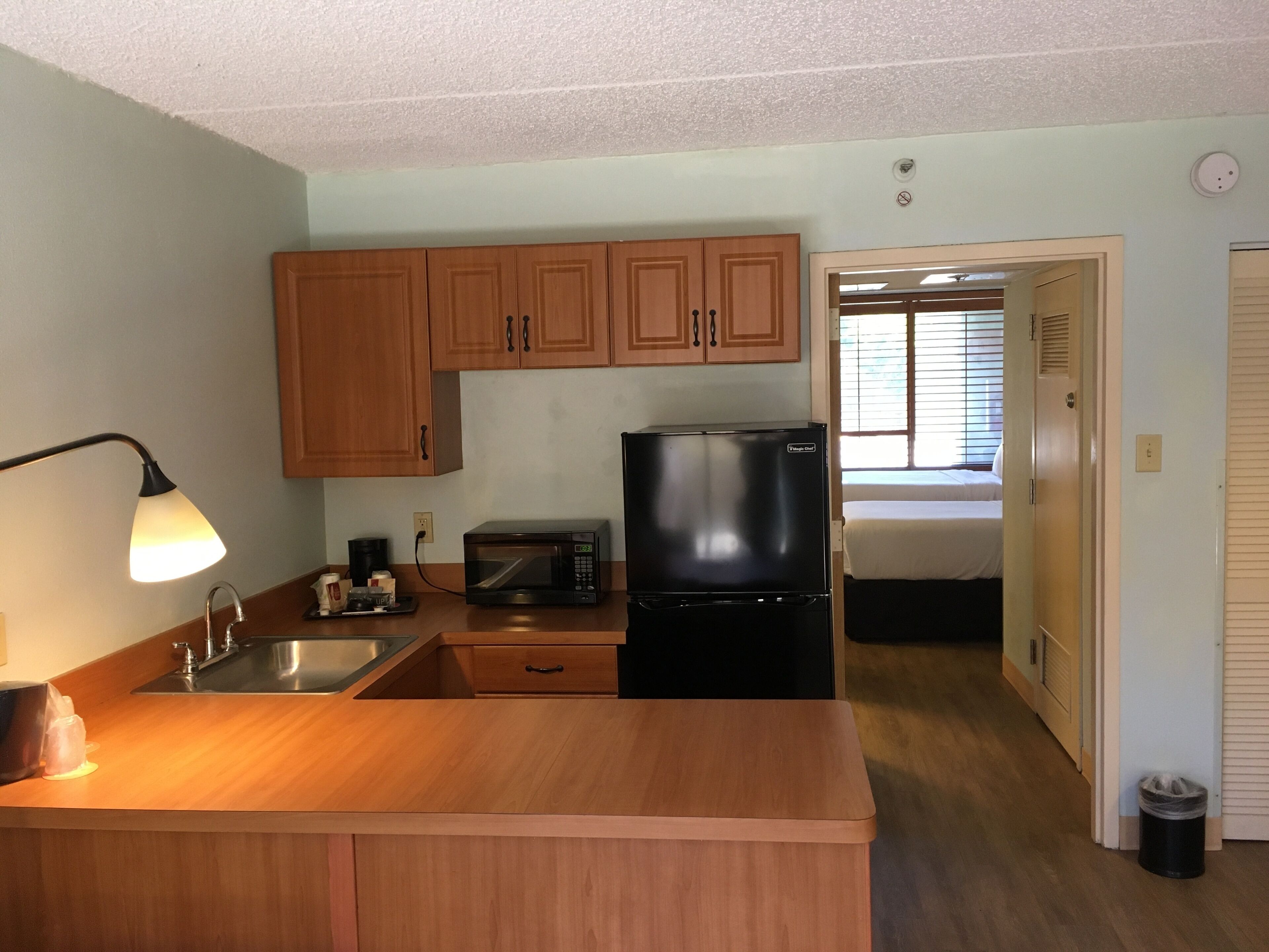 fridge, microwave, coffee/tea maker