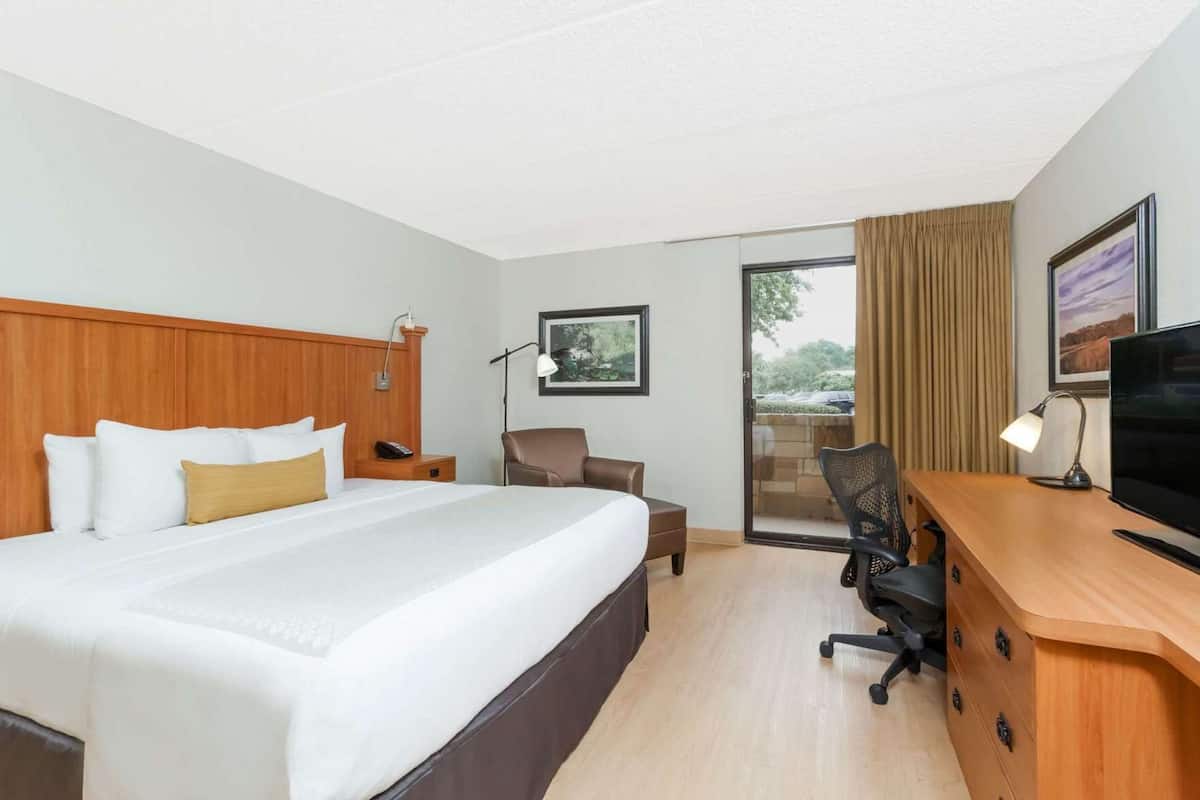 Hypo-allergenic bedding available, pillowtop beds, in-room safe, desk