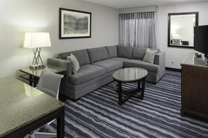 Deluxe Room, 1 King Bed, Non Smoking | Living area | Flat-screen TV - DoubleTree by Hilton Hotel Wilmington (Wilmington)