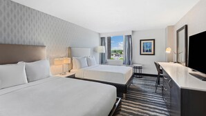 In-room safe, desk, iron/ironing board, free cots/infant beds - DoubleTree by Hilton Hotel Wilmington (Wilmington)