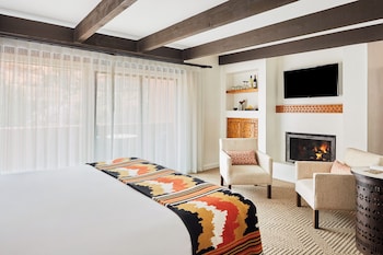 A modern interior with a row of chairs facing a large window overlooking a desert landscape. at Enchantment
