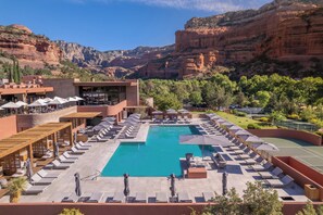 2 outdoor pools, pool umbrellas, sun loungers - Enchantment (Sedona)
