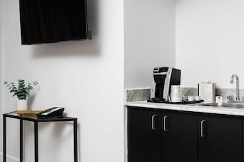 Signature Suite, 1 King Bed, Garden View | Living area | 42-inch TV with cable channels at Essex House By Clevelander