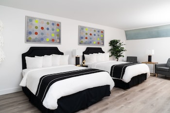In-room safe, soundproofing, iron/ironing board, WiFi at Essex House By Clevelander