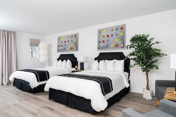 In-room safe, soundproofing, iron/ironing board, WiFi at Essex House By Clevelander