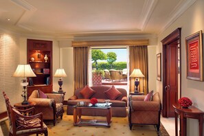 1 bedroom, Egyptian cotton sheets, premium bedding, down duvets