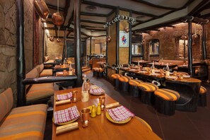 4 restaurants, breakfast, lunch, dinner served; Indian cuisine