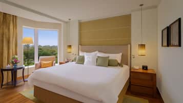 エジプト綿のシーツ、高級寝具、羽毛の掛け布団、低反発ベッド