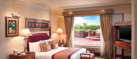 1 bedroom, Egyptian cotton sheets, premium bedding, down duvets