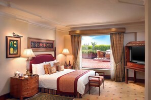 1 bedroom, Egyptian cotton sheets, premium bedding, down duvets