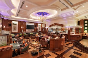 Bar (on property) - ITC Maurya, a Luxury Collection Hotel, New Delhi (New Delhi)