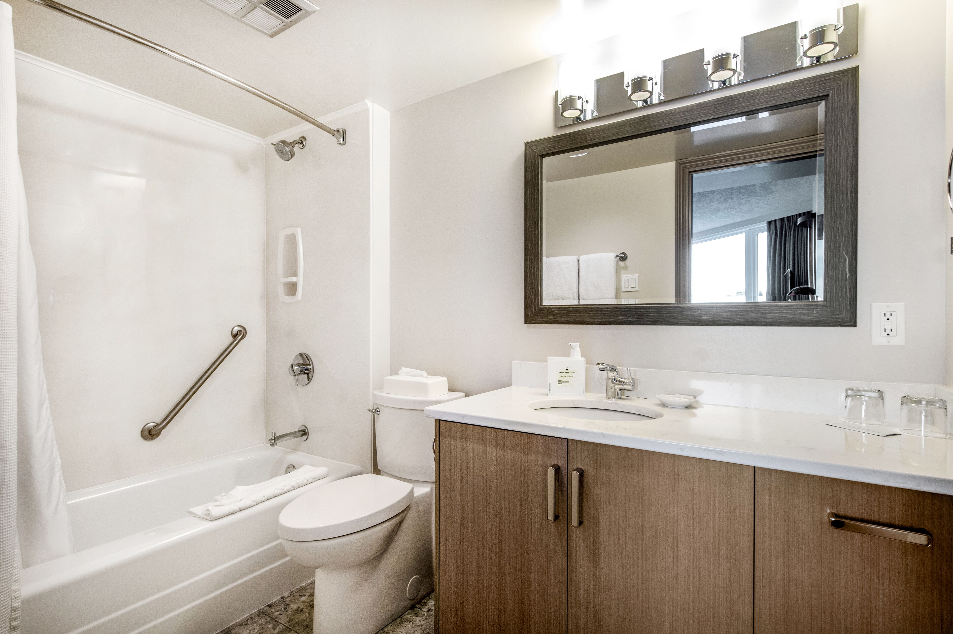 suite, 1 bedroom, marina view | bathroom | combined shower/bathtub, designer toiletries, hair dryer, bathrobes