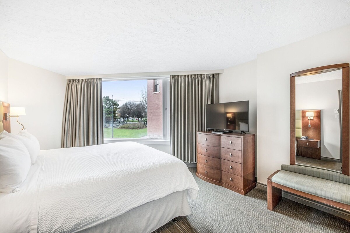 Premium bedding, pillowtop beds, in-room safe, desk