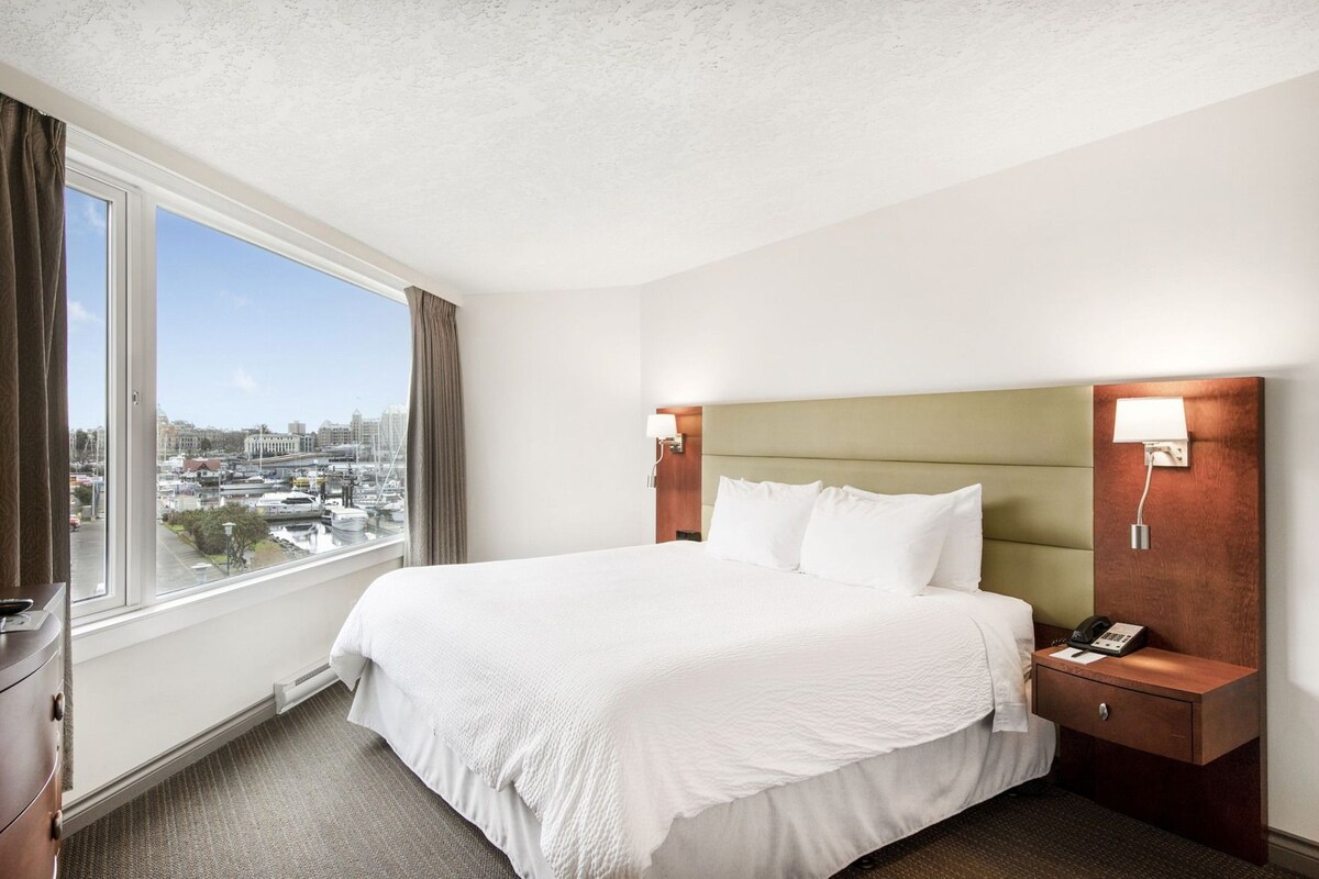 Premium bedding, pillowtop beds, in-room safe, desk